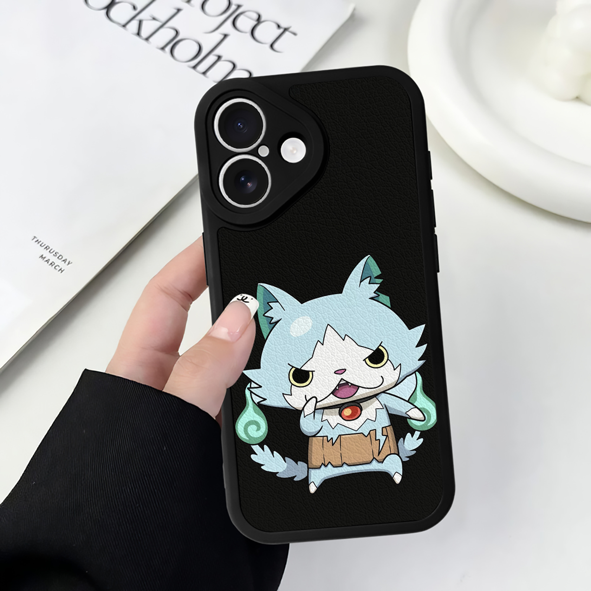 （画像用） 妖怪ウォッチ Yo-kai Watch 【iPhone 16シリーズ対応】シリコンスマホケース（レザー調） 材質：シリコン